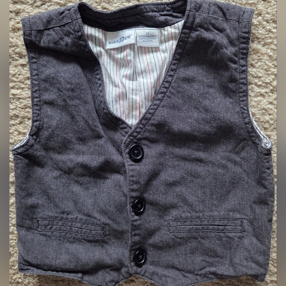 SOLD Boys Gray Vest Size 3T